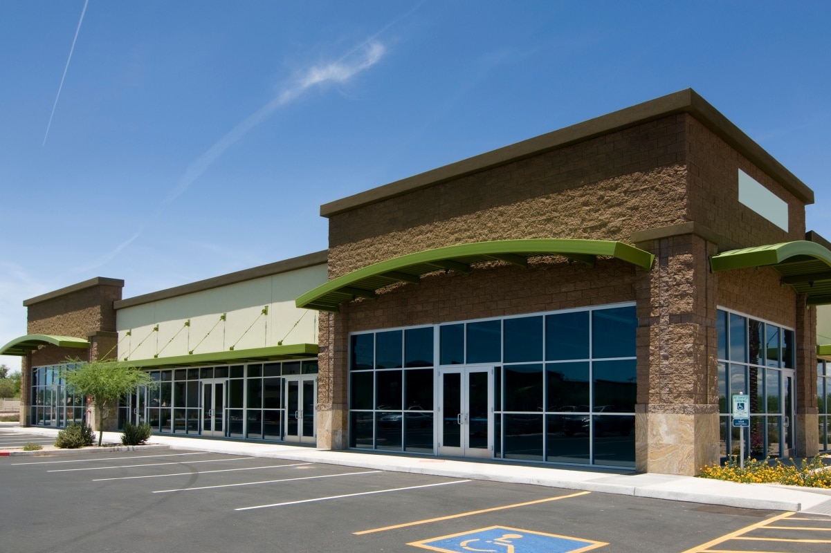Empty Strip Mall representing a Private Real Estate Investing opportunity